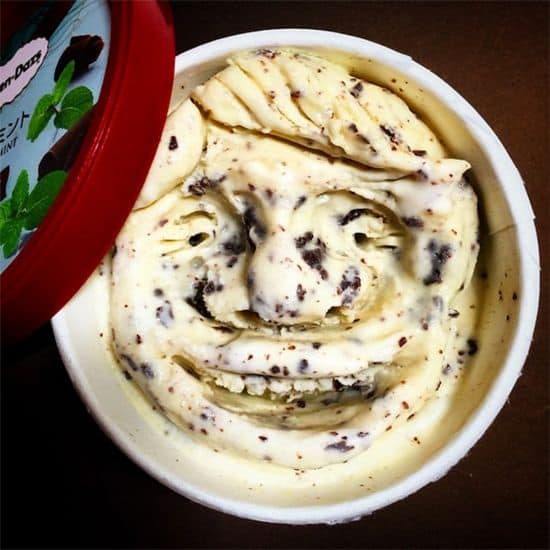 Gesichter in Häagen-Dazs Eiscreme