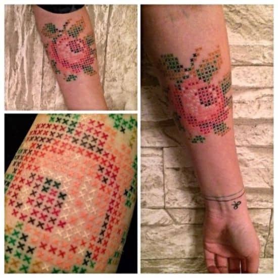 Tatuaże wykonane haftem krzyżykowym