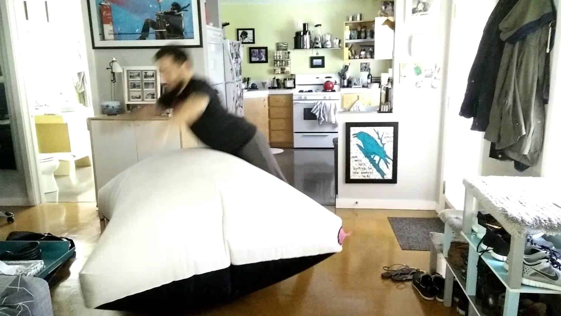 Das grösste Furzkissen der Welt
