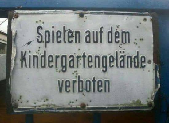 Spielen auf dem Kindergartengelände verboten