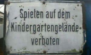 Spielen auf dem Kindergartengelände verboten