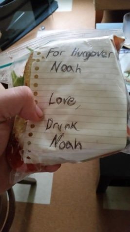 Der betrunkene Noah hat für den verkaterten Noah ein Sandwich vorbereitet