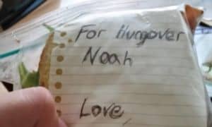 Der betrunkene Noah hat für den verkaterten Noah ein Sandwich vorbereitet