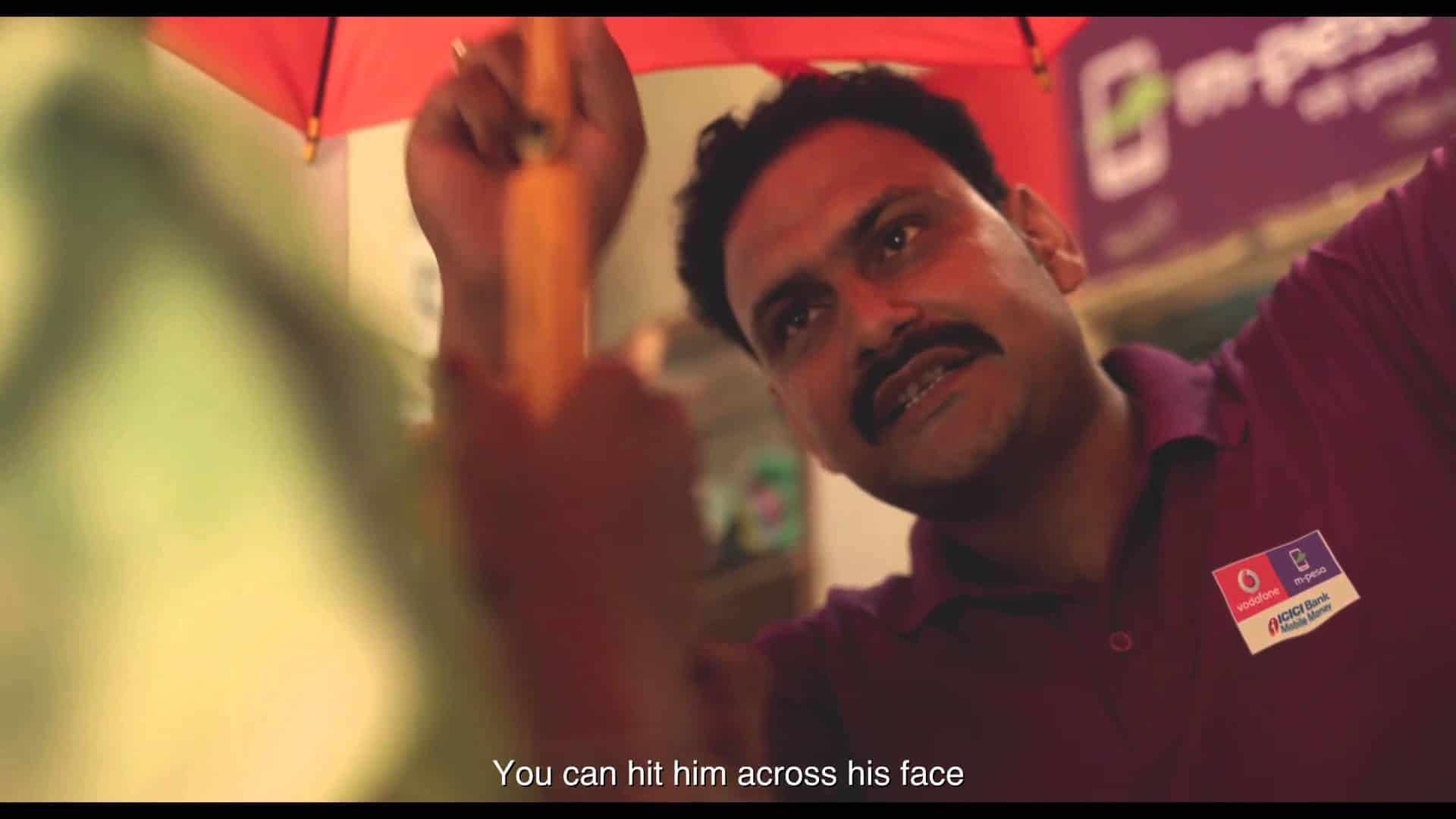 Regenschirm lehrt Frauen Selbstverteidigung