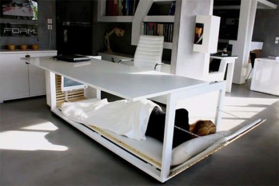 Nap Desk: Työpöytä sisäänrakennetulla sängyllä