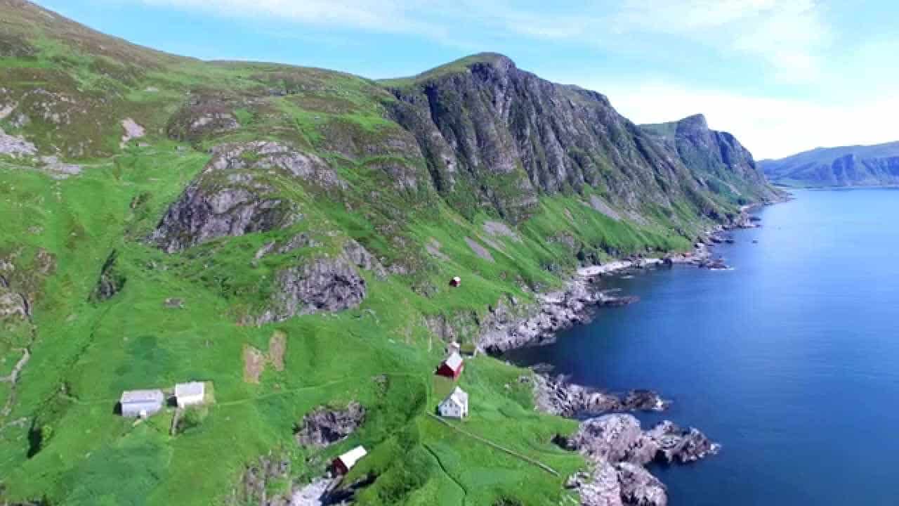 La côte norvégienne filmée avec un drone