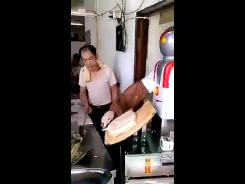 Nudeln schneidender Roboter