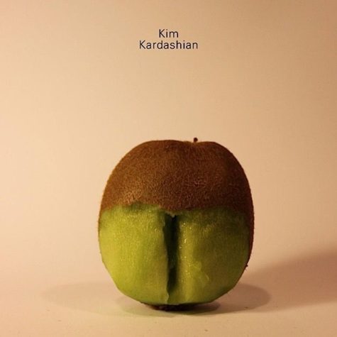 Prominente Köpfe aus Kiwis geschnitzt