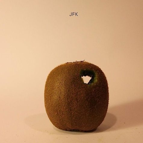 Prominente Köpfe aus Kiwis geschnitzt