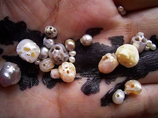 Kranie lavet af perler