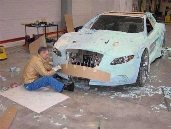 Tuning des kleinen Mannes: Nobelkarosse aus Bauschaum und Pappe