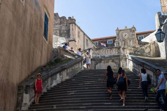 Dubrovnik: Barocktreppe - Shaming Scene