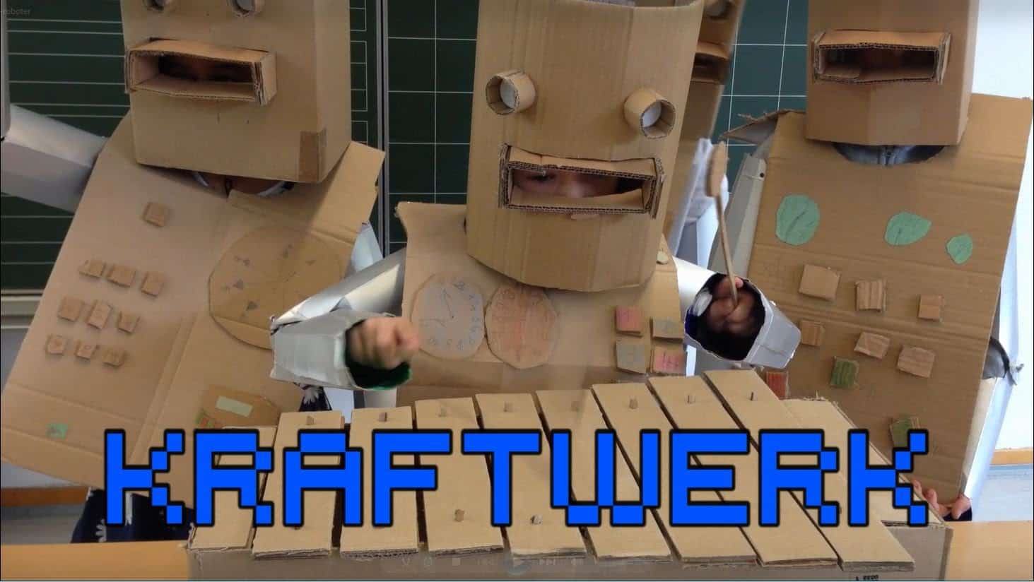 Kids singen und spielen "Die Roboter" von Kraftwerk