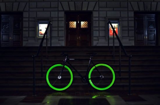Pure Fix Cycles: Nachleuchtend mit dem Fahrrad in den Strassenverkehr