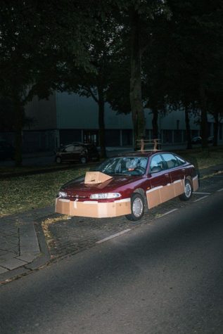 Guerilla Car Tuning: voitures secrètement "proxénètes" avec du carton la nuit