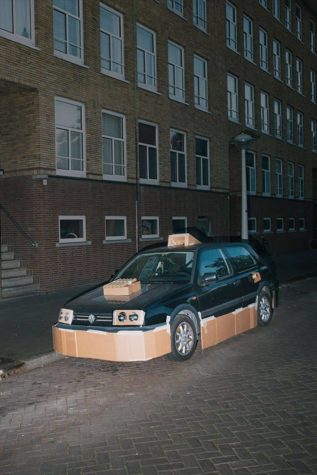 Guerilla Car Tuning: Nachts heimlich Autos mit Pappe "pimpen"