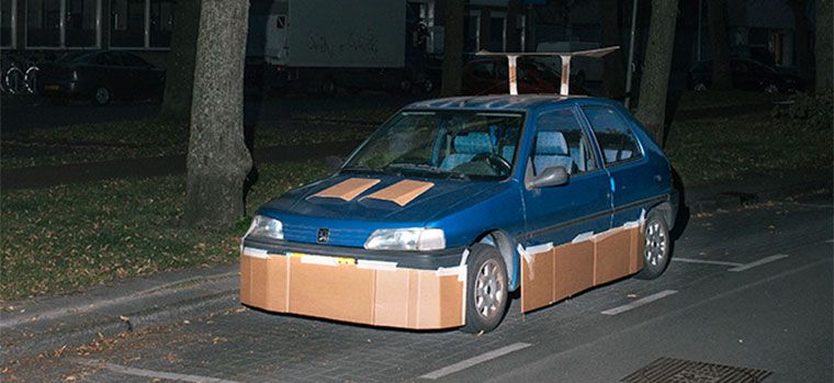 Guerilla Car Tuning: Nachts heimlich Autos mit Pappe "pimpen"