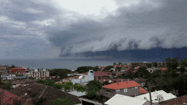 Sidney üzerinde tsunami bulutları