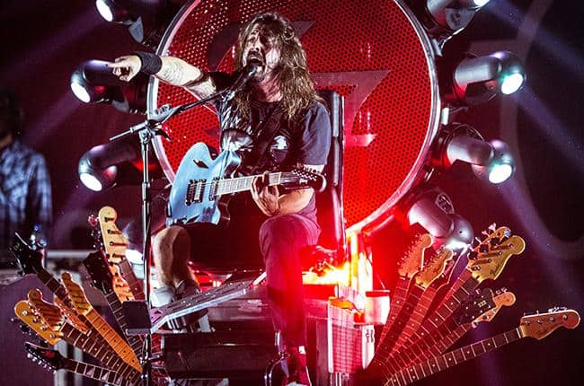 Foo Fighters draagt ​​EP op en geeft deze weg aan de slachtoffers van de aanslagen in Parijs