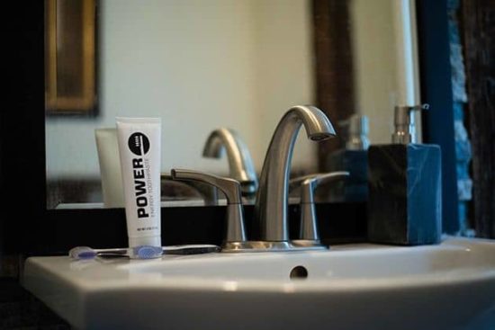 Koffeinhaltige Zahnpasta gibt Energie für den Tag