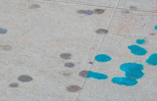 Strassenkunst, die nur bei Regen zum Vorschein kommt