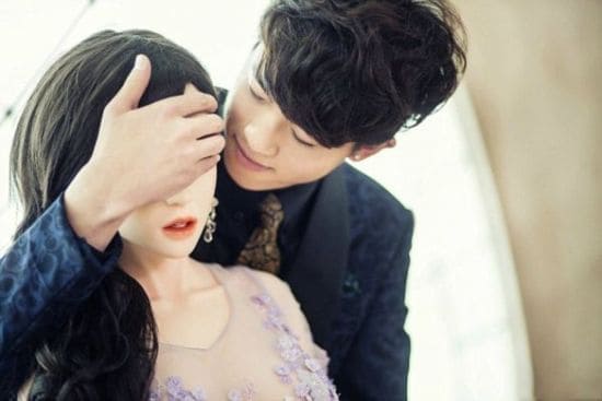 Hombre chino con cáncer terminal se casa con su muñeca sexual