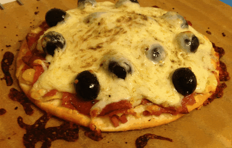 Pizza Olive Moment