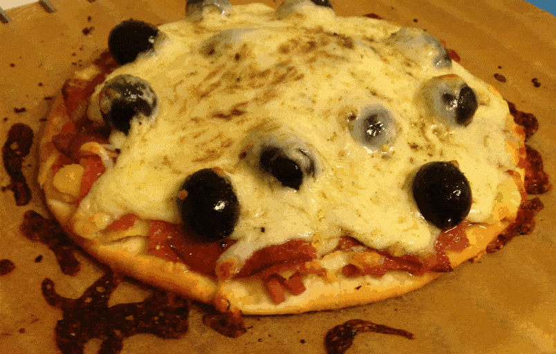 Pizza-Oliven-Augenblick