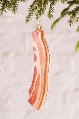 Este ano penduramos bacon na árvore de Natal