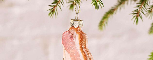Dieses Jahr haben wir den Weihnachtsbaum mit Speck behängt