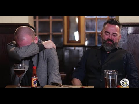 Wie es aussieht wenn man die schärfste Chilischote der Welt isst
