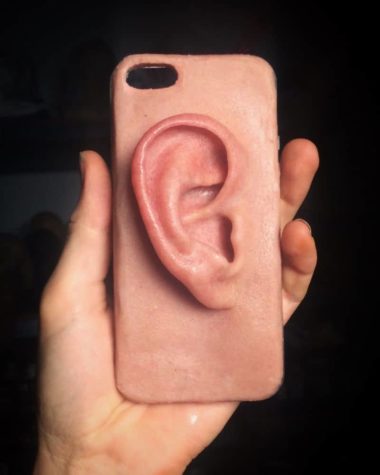 Une oreille pour l'iPhone: une coque avec un léger facteur de dégoût
