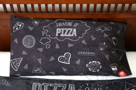 Stay Cheesy: Pizza Hut macht Pizza Fashion
