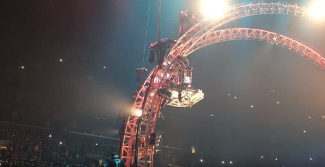 Mötley Crüe Tommy Lee «The Crüecifly» perturbations lors du concert final