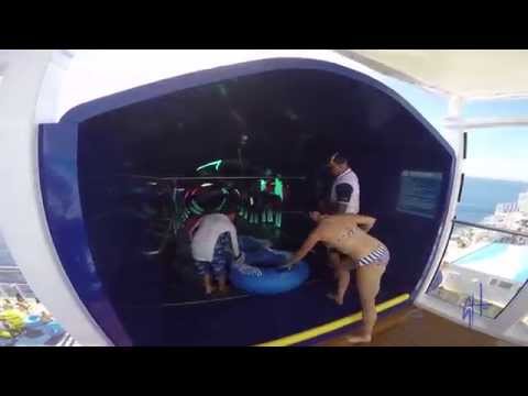 Aqua Racer: Wasserrutsche mit Special Effects und Meerblick