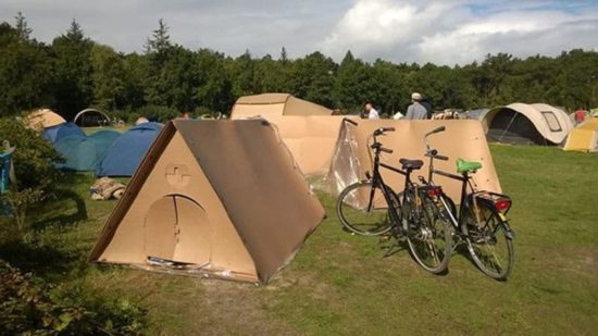 KarTent: waterproof open-air festival housing made of cardboard