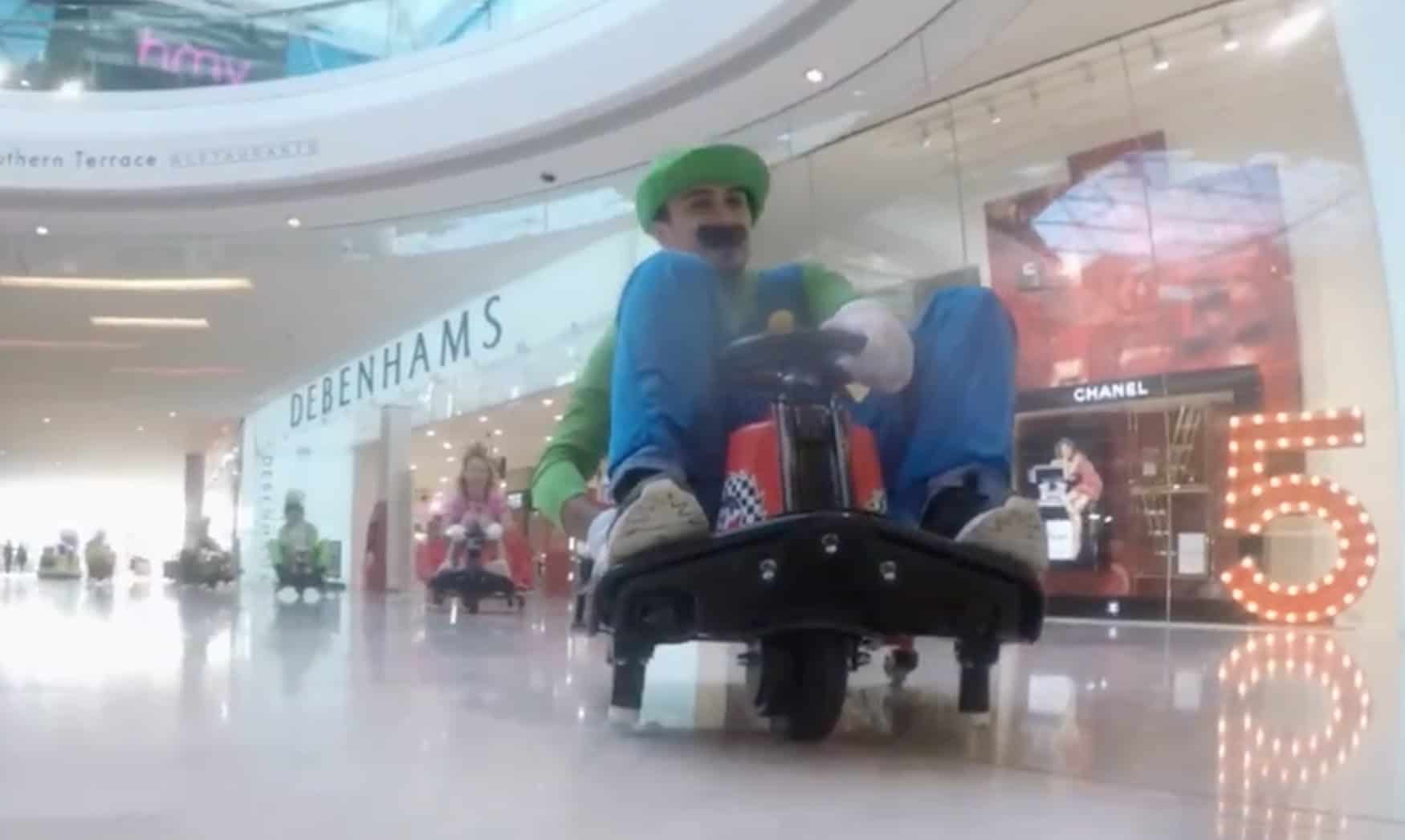 Mario Kart FlashMob in het winkelcentrum