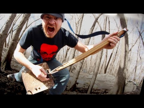 Shovel Metal: Metal Head transforma pá em violão de uma corda