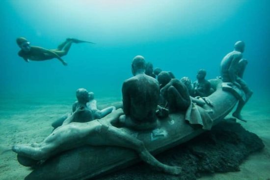 Euroopan ensimmäinen vedenalainen museo muuttaa merenpohjan taidegalleriaksi