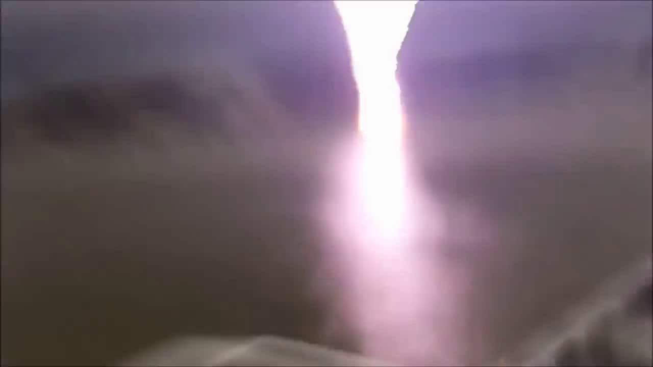 Wenn ein Blitz vor deinen Füssen einschlägt