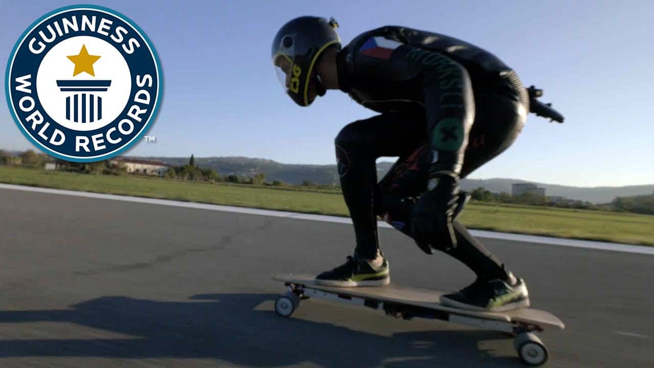 Das schnellste elektrische Skateboard der Welt fährt knappe 95 km/h