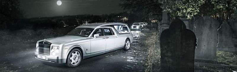 Engelsk begravelsesselskap bruker Rolls-Royce som en likebil