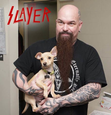 Slayer und Testament kuscheln mit Welpen