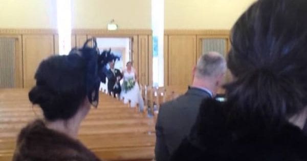 Kleiner Bub als Weddingcrasher