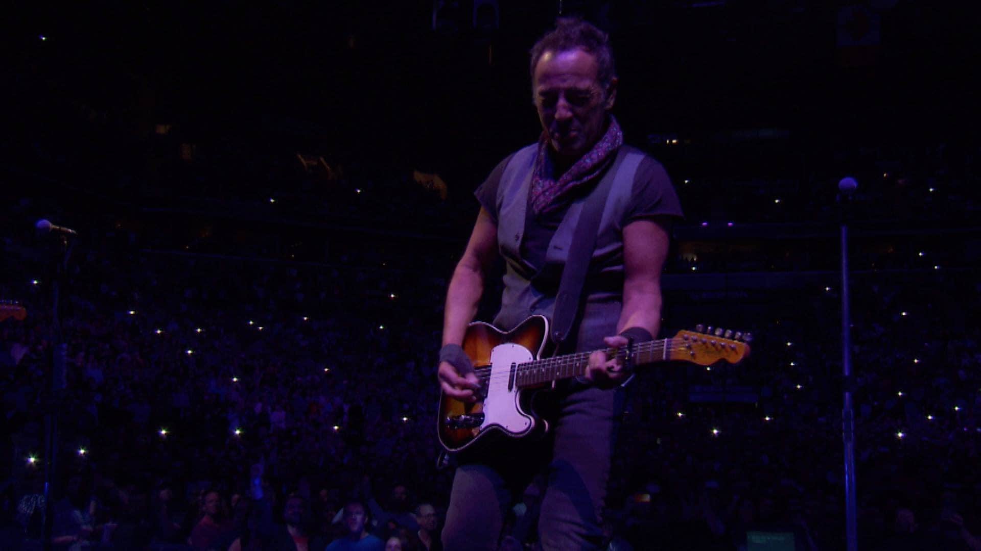 Bruce Springsteen hrát "Purple Rain" v Brooklynu