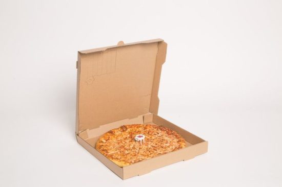 Hasch-Pfeife aus einer Pizza-Box