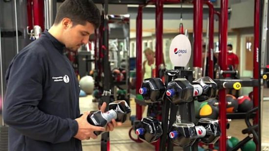 Pepsi light als Hantel und Durstlöscher