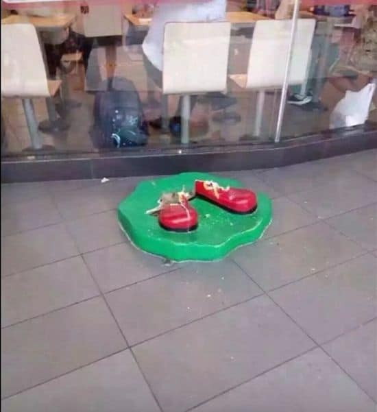 Ronald McDonald Statue von chinesischer Polizei verhaftet
