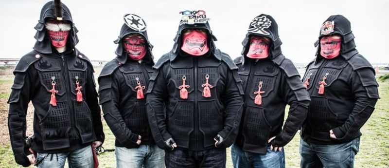 Hoodies aus Japan, die wie eine Samurai Rüstung aussehen