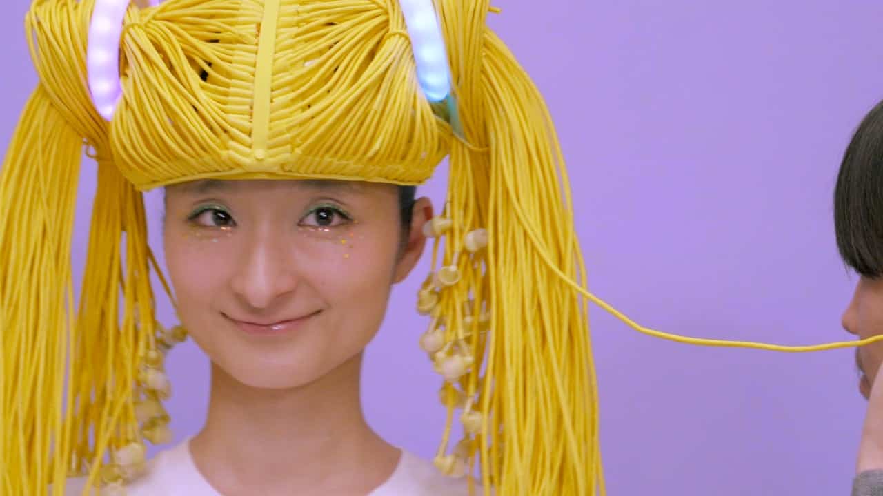 Song Wig: Die Kopfhörerperücke